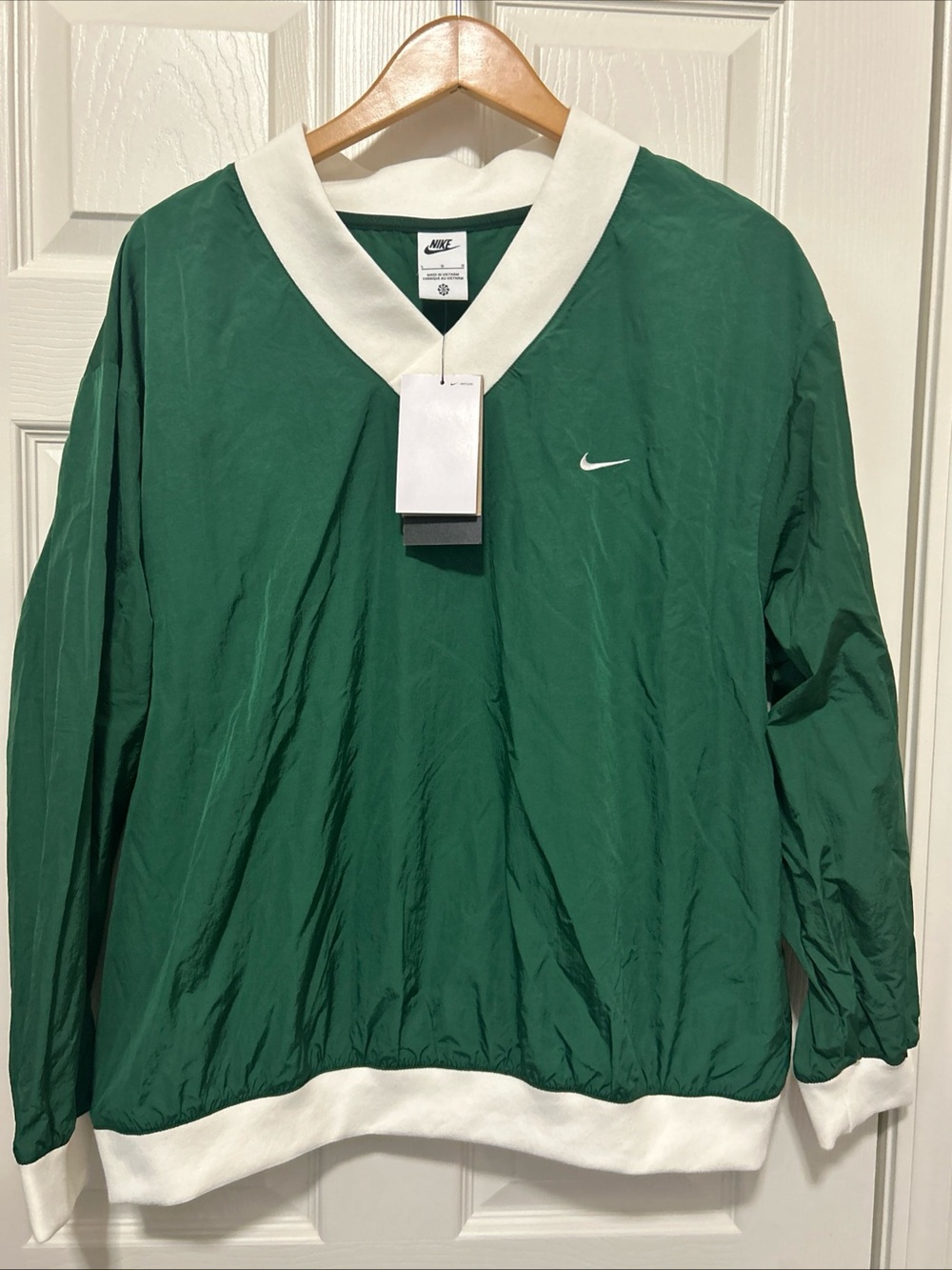 New with tags Nike Sportswear Women's Loose UV Woven Long-Sleeve V-Neck Top L
